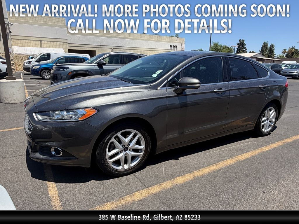 Gray 2016 Ford Fusion SE Sedan Front-Wheel Drive 6-Speed Automatic