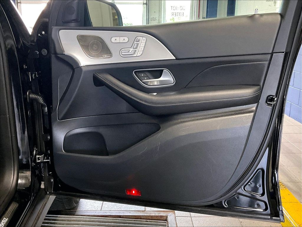 2025 Mercedes-Benz GLE — photo 12