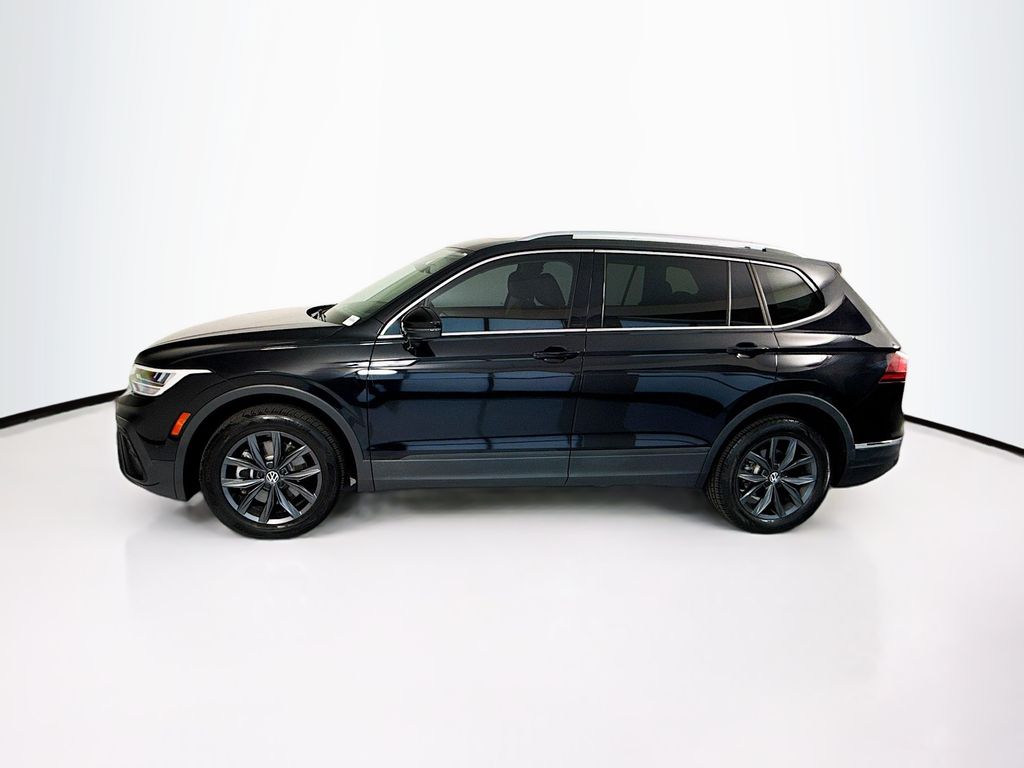 Thumbnail: 2022 Volkswagen Tiguan - 8