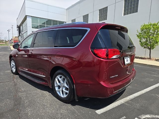 2017 Chrysler Pacifica  6