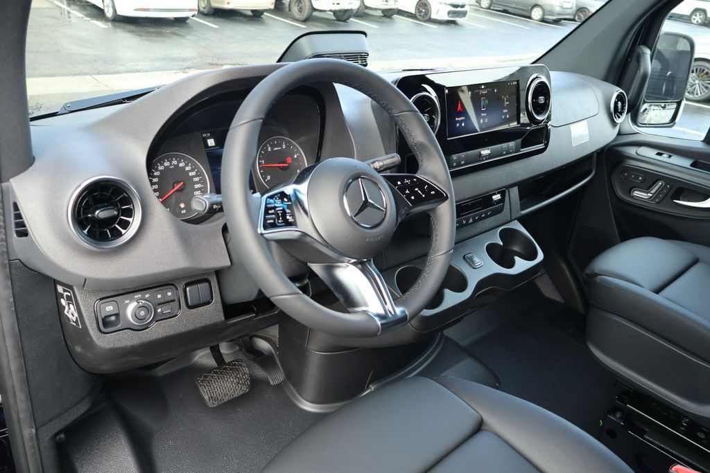 Thumbnail: 2026 Mercedes-Benz Sprinter - 3