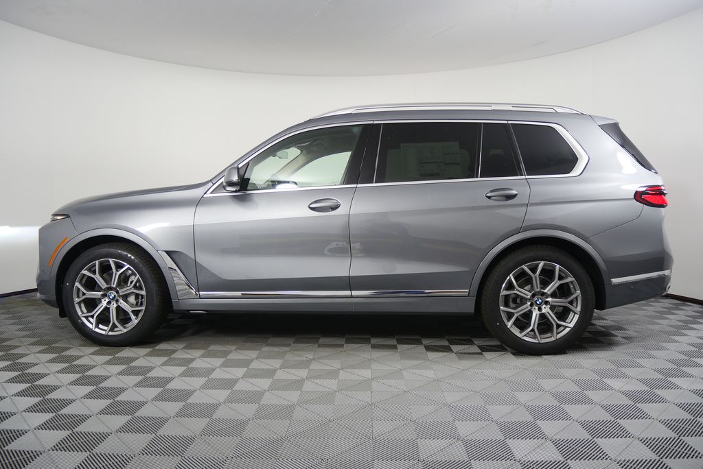 Thumbnail: 2026 BMW X7 - 6