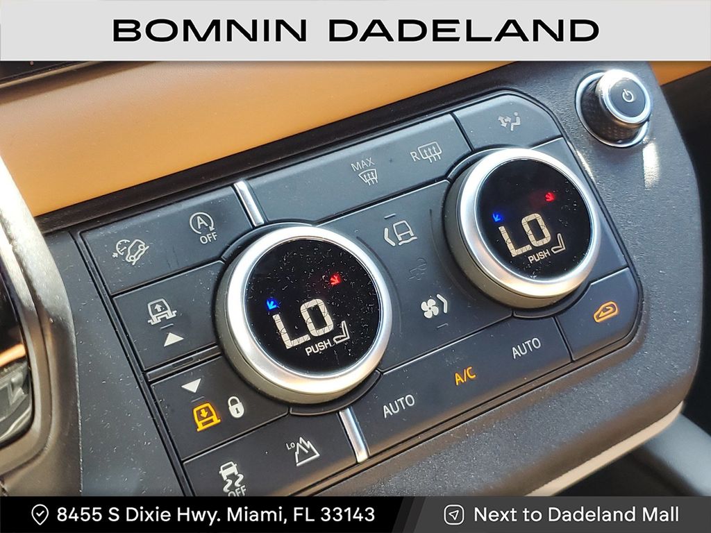 2023 Land Rover Defender 110 X-Dynamic SE photo