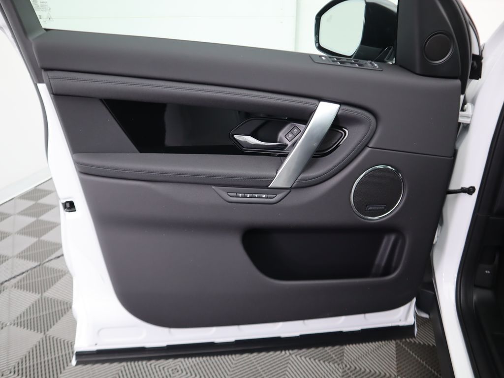 Thumbnail: 2024 Land Rover Discovery Sport - 25