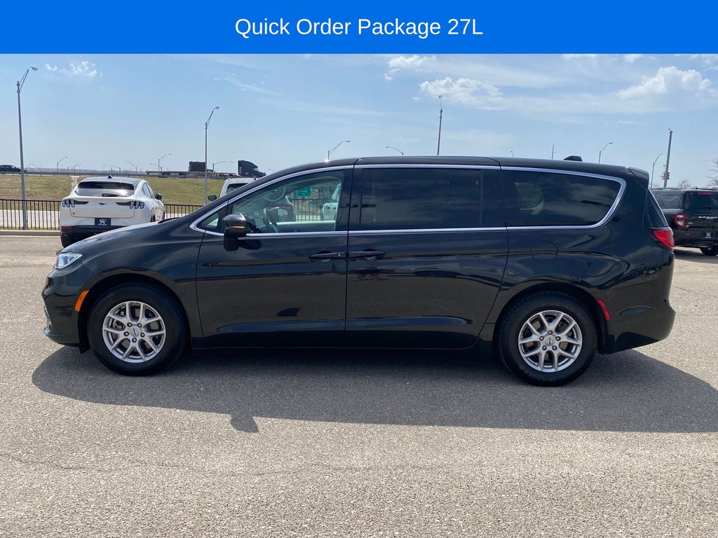 View vehicle photo 3