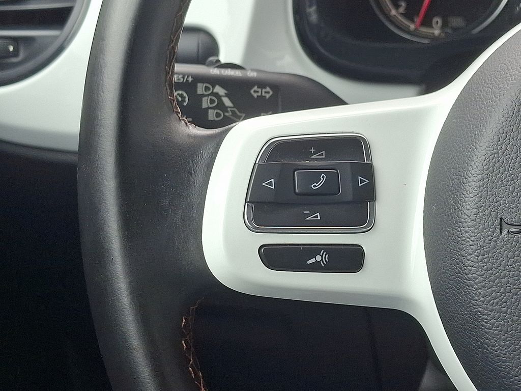 2017 Volkswagen Beetle S 19