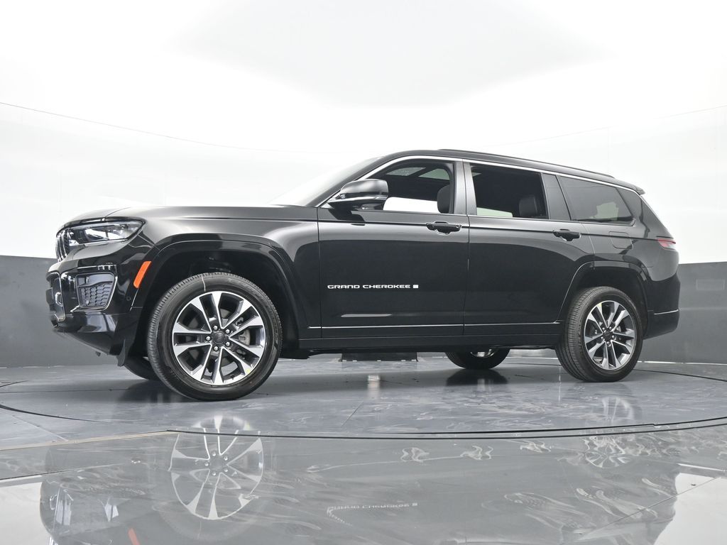 New 2025 Diamond Black Crystal Pearlcoat Jeep Overland image 54