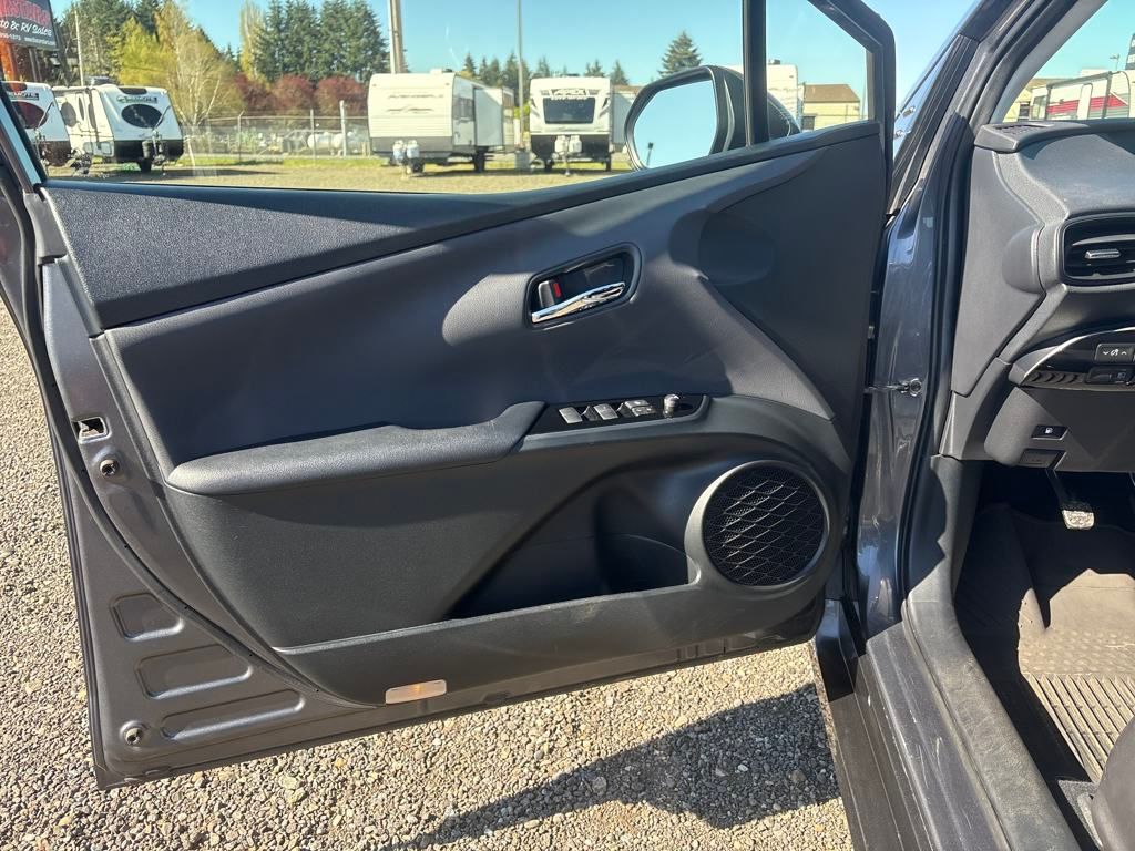 2022 Magnetic Gray Metallic Toyota Prius L FWD Hatchback