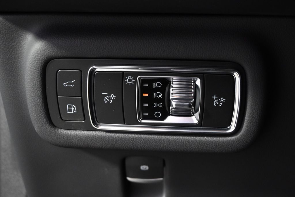 New 2026 Black Lincoln Premiere image 24