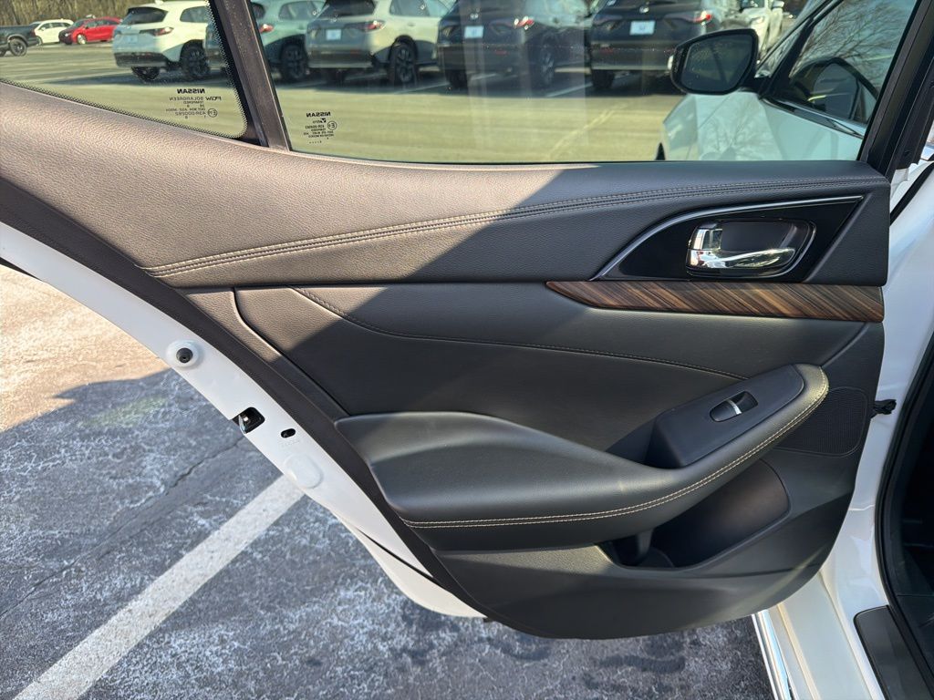 Thumbnail: 2017 Nissan Maxima - 21