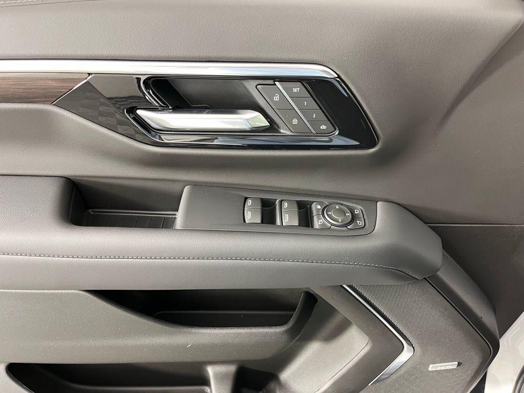 2025 Chevrolet Suburban LT 30