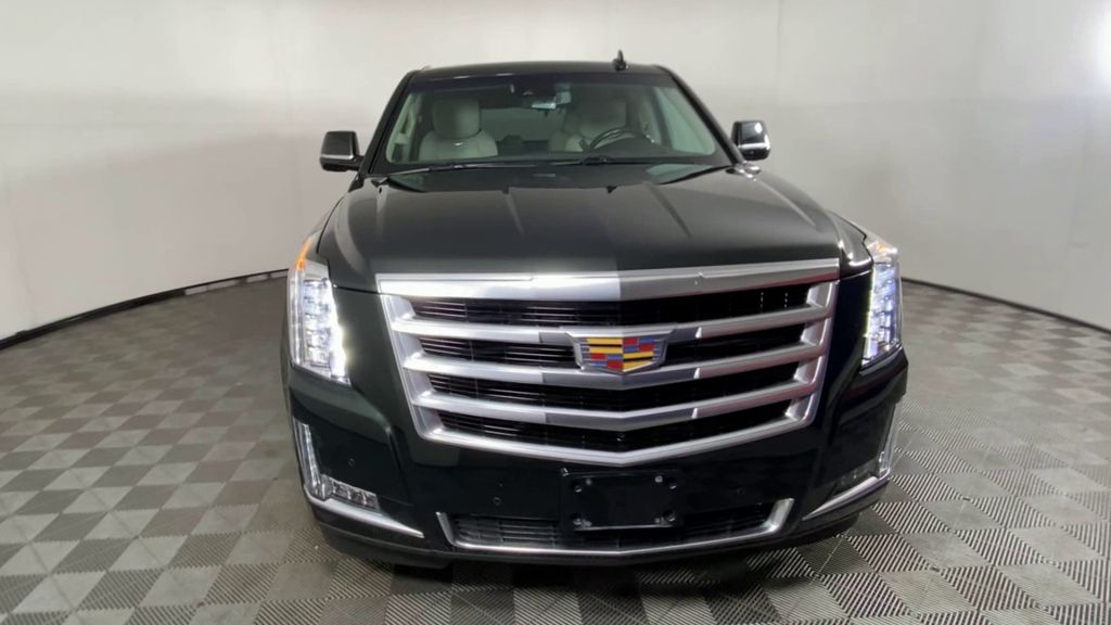 2016 Cadillac Escalade Luxury 3