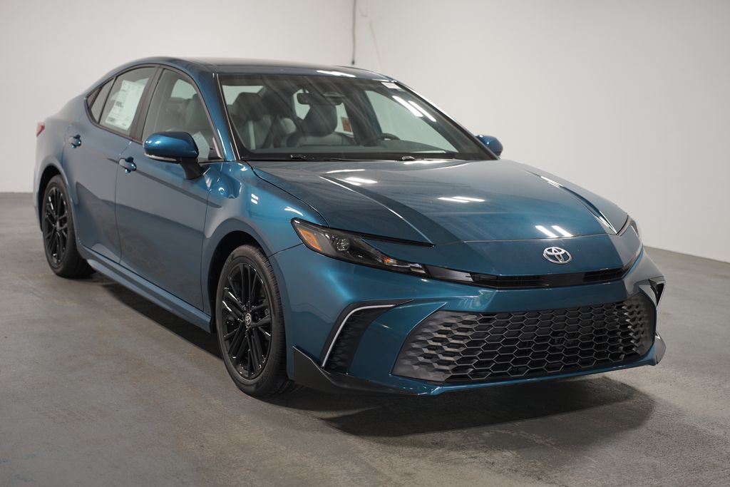 2025 Toyota Camry SE 3