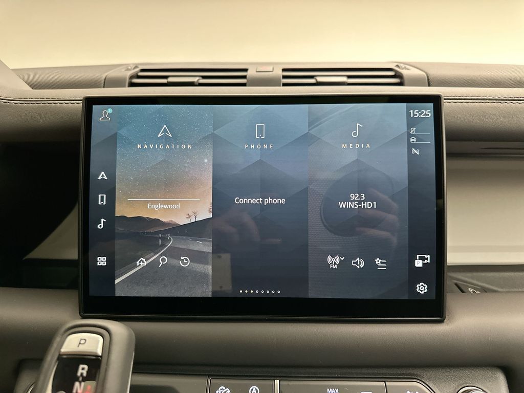 2025 Land Rover Defender 110 13