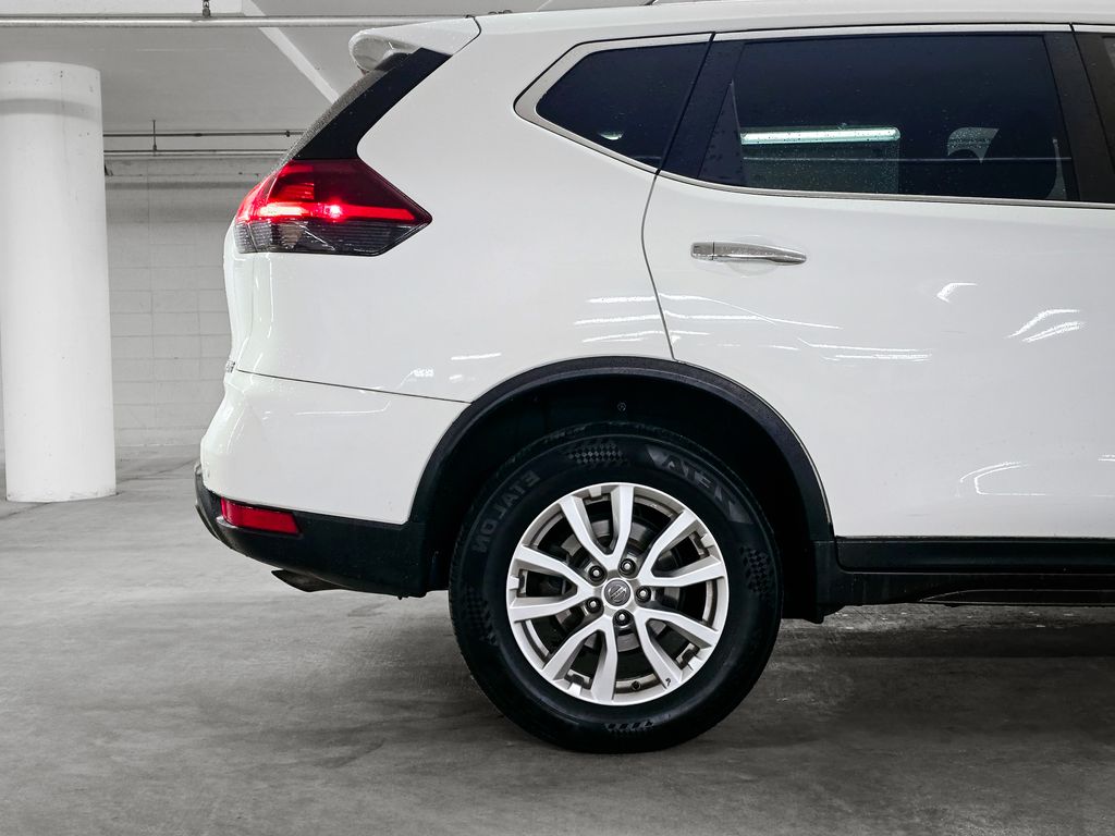 2019 Nissan Rogue SV 19