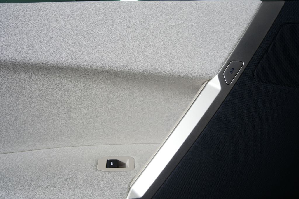 Thumbnail: 2023 BMW iX - 13