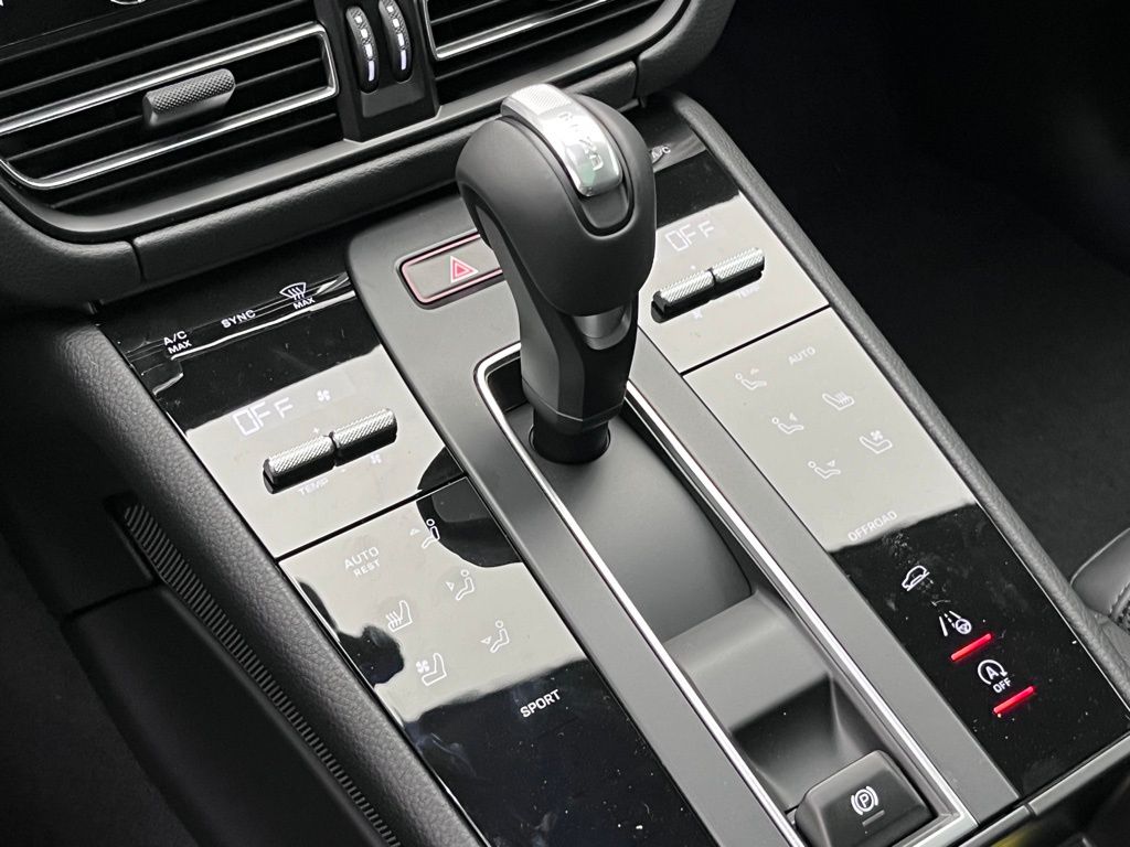2025 Porsche Macan  15