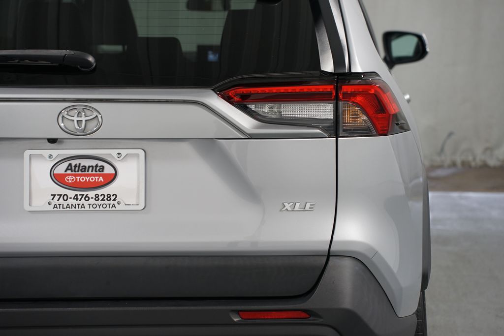 Thumbnail: 2022 Toyota RAV4 - 10