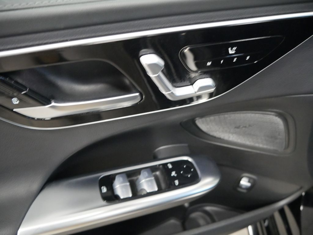 Thumbnail: 2023 Mercedes-Benz C-Class - 16