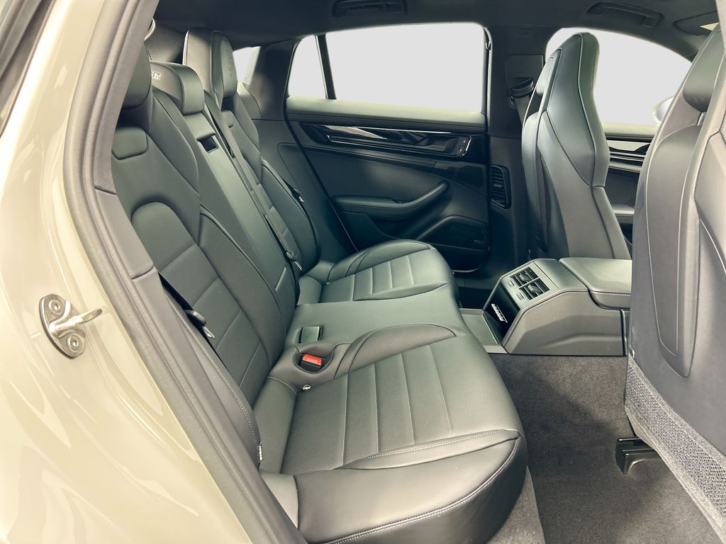 Thumbnail: 2026 Porsche Panamera - 23