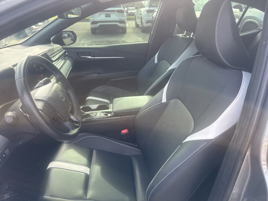 Used 2025  Toyota SE image 15