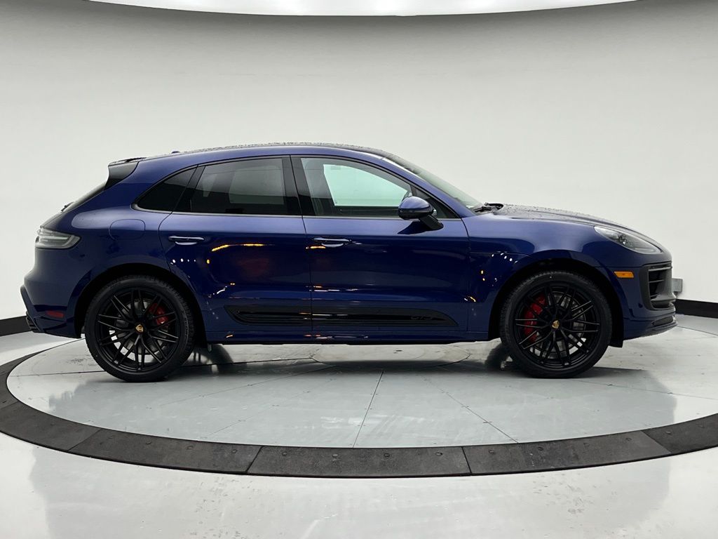 Thumbnail: 2026 Porsche Macan - 9