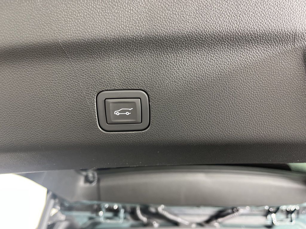 Thumbnail: 2026 Chevrolet Suburban - 21