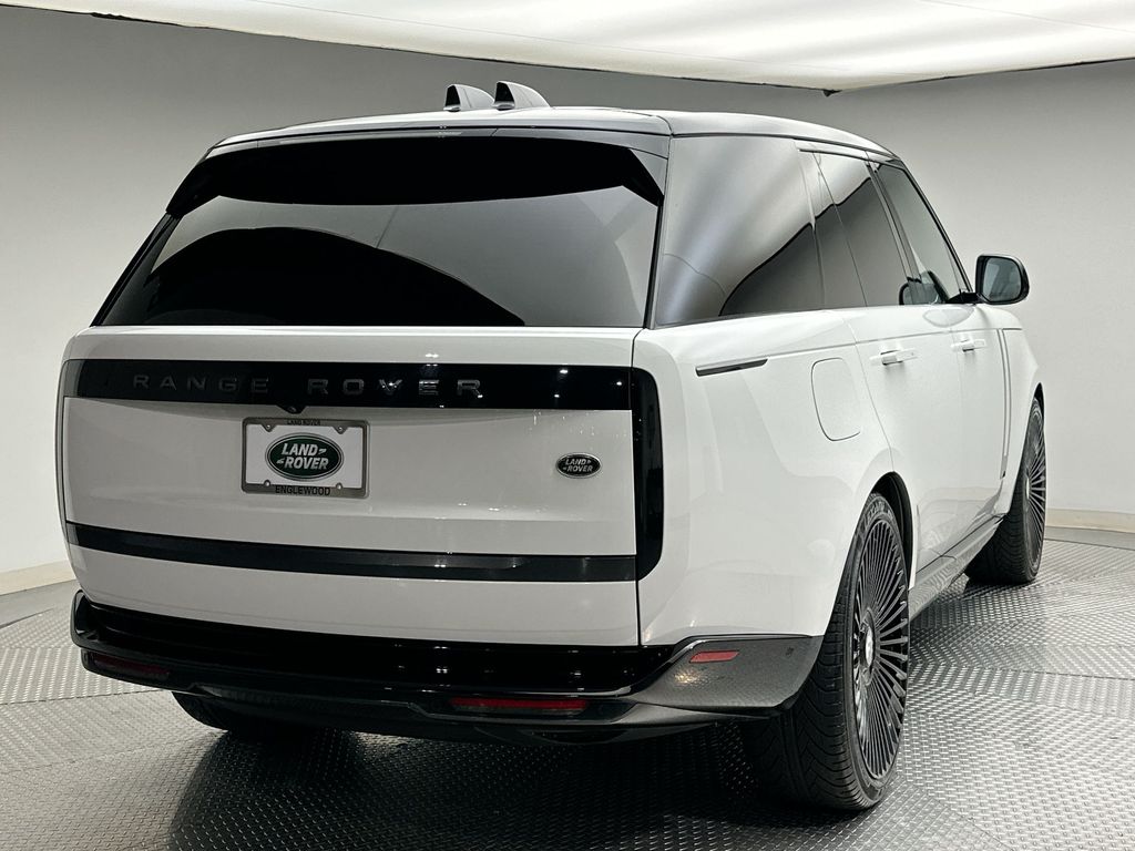 2023 Land Rover Range Rover SE 10