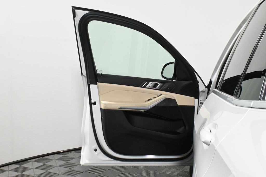 Thumbnail: 2021 BMW X5 - 28