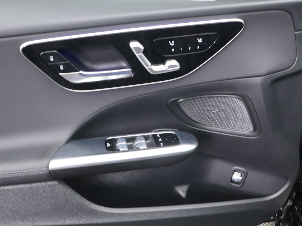 Thumbnail: 2025 Mercedes-Benz C-Class - 24