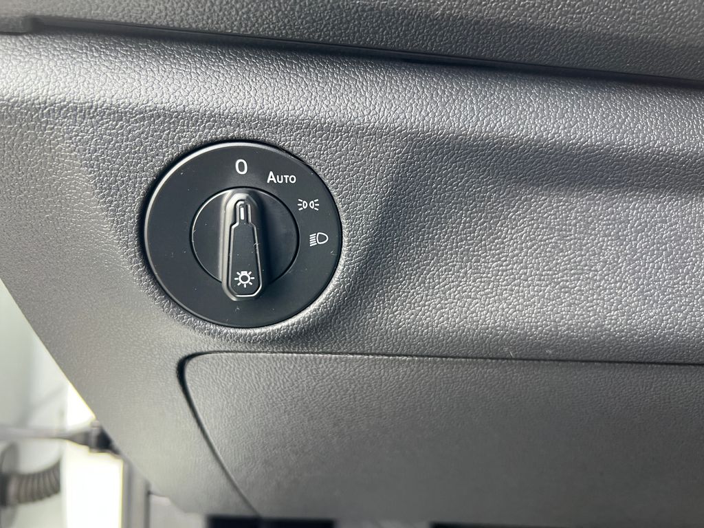 Thumbnail: 2019 Volkswagen Jetta - 17