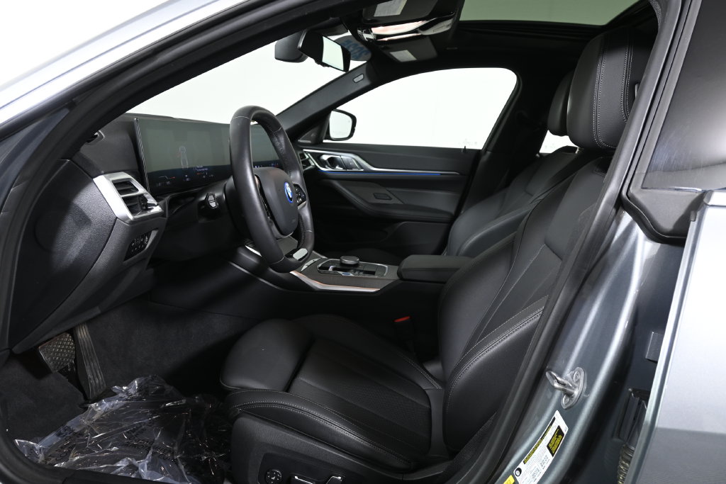 Thumbnail: 2025 BMW i4 - 3