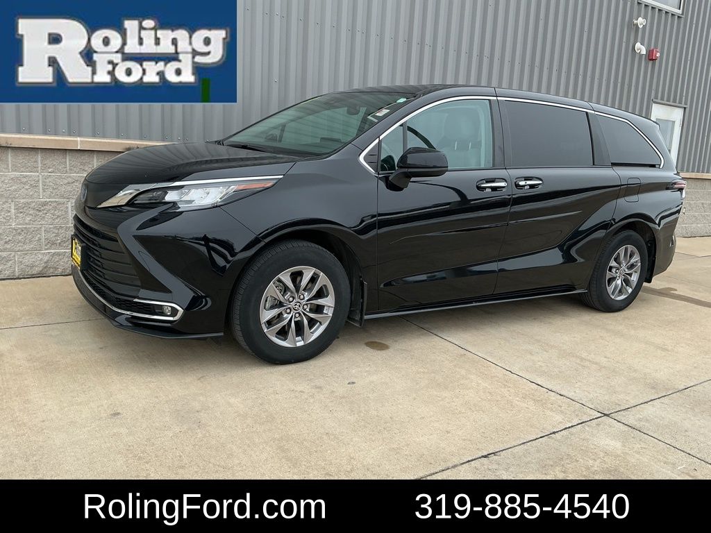 2023 Toyota Sienna XLE 7-Passenger FWD