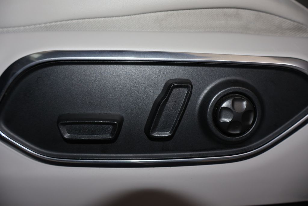 2022 Jeep Wagoneer Series III 23