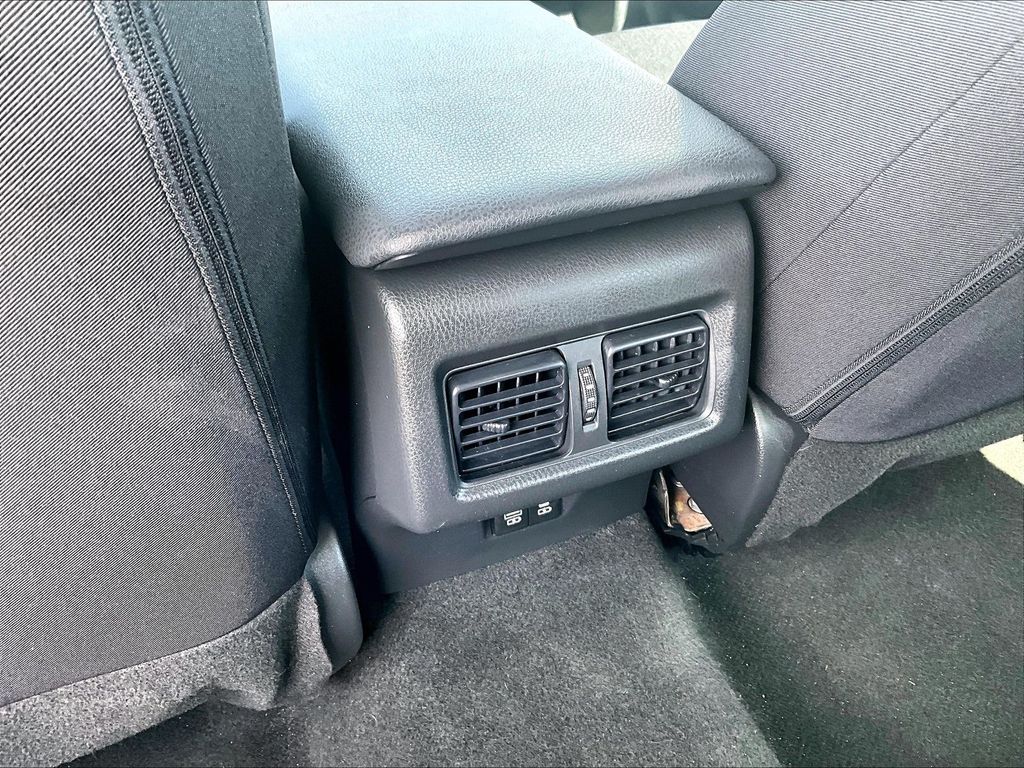 2025 Toyota Camry — photo 28