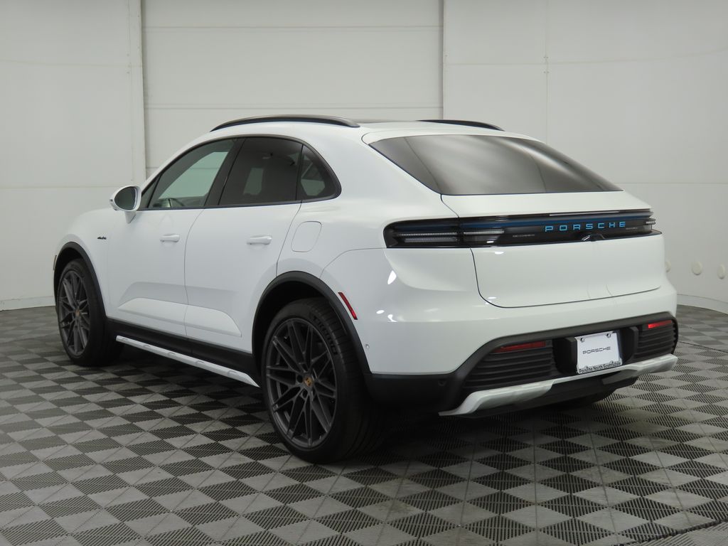 Thumbnail: 2025 Porsche Macan - 3