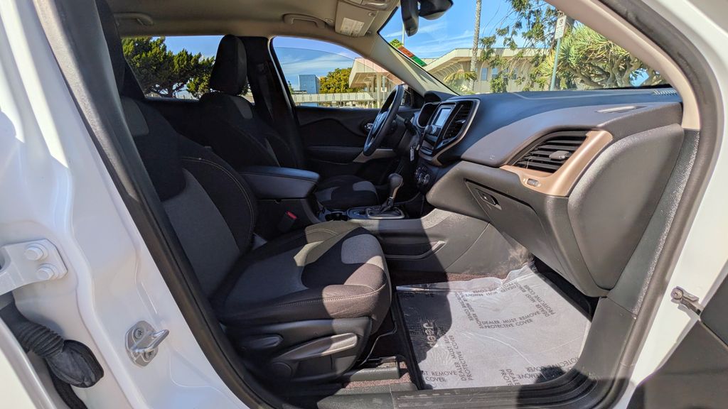 Used 2018 Jeep Cherokee Latitude 4D Sport Utility