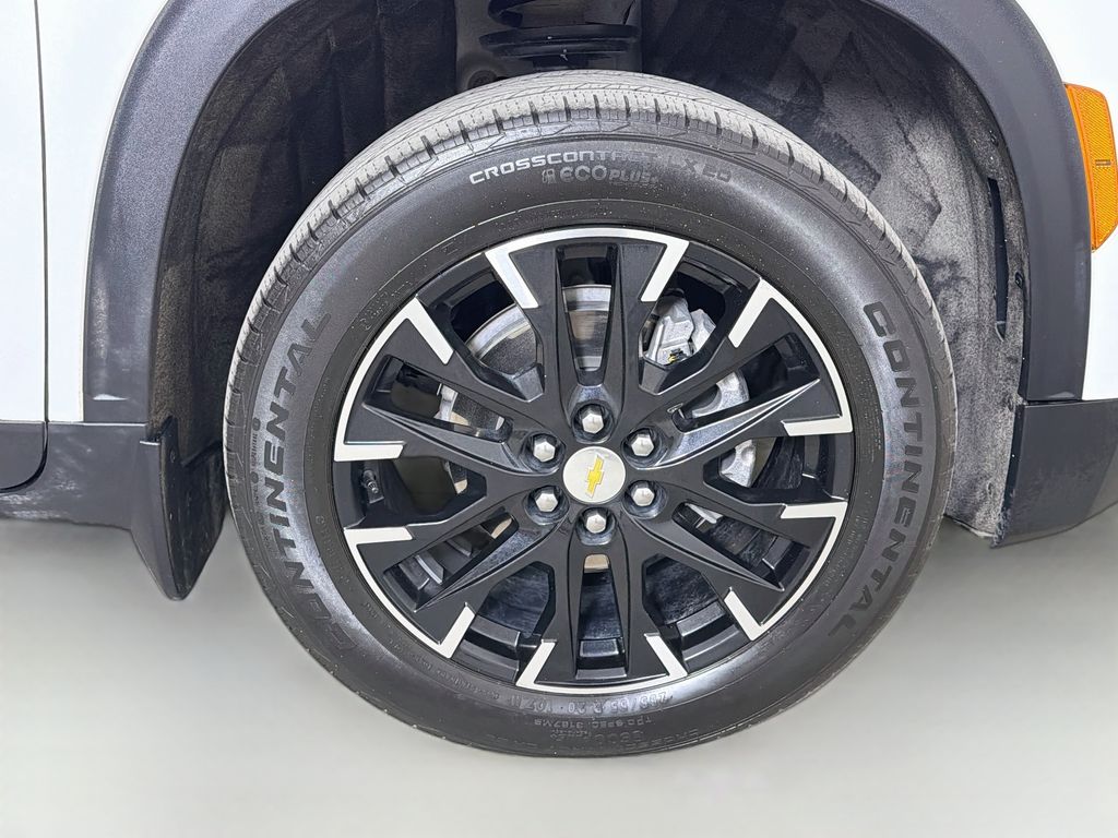Used 2025 Chevrolet Traverse SUV