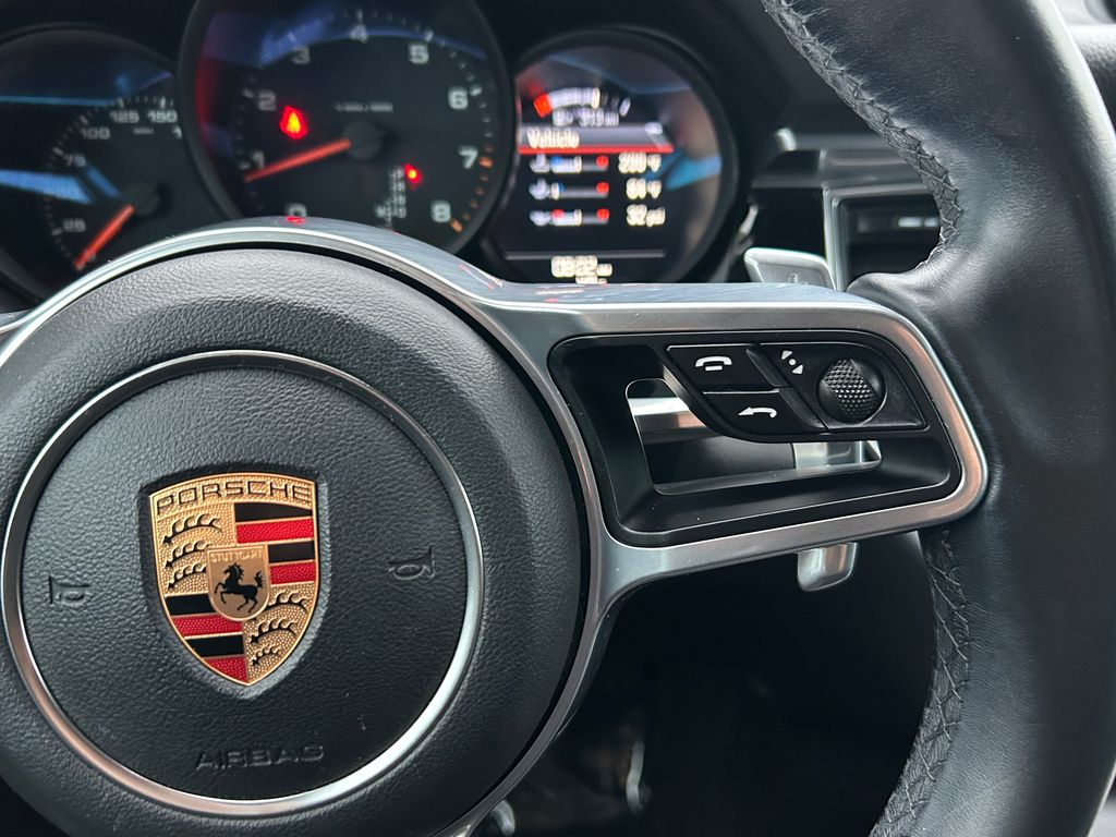 Thumbnail: 2018 Porsche Macan - 19