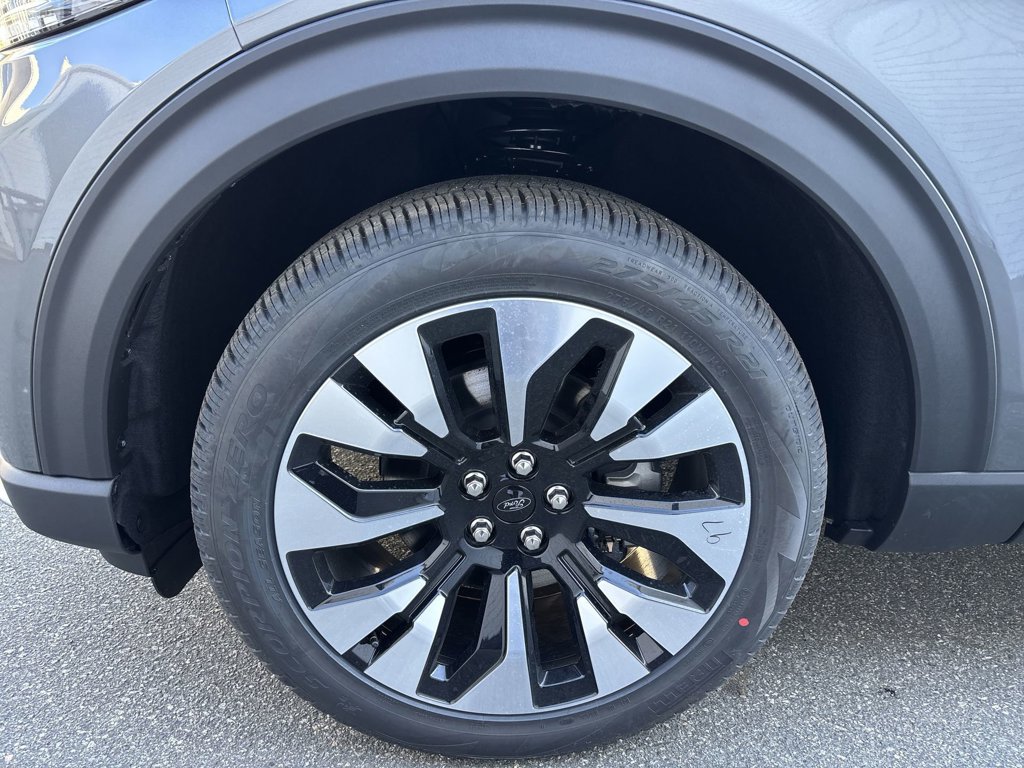 New 2026 Carbonized Gray Metallic Ford Platinum™ image 18