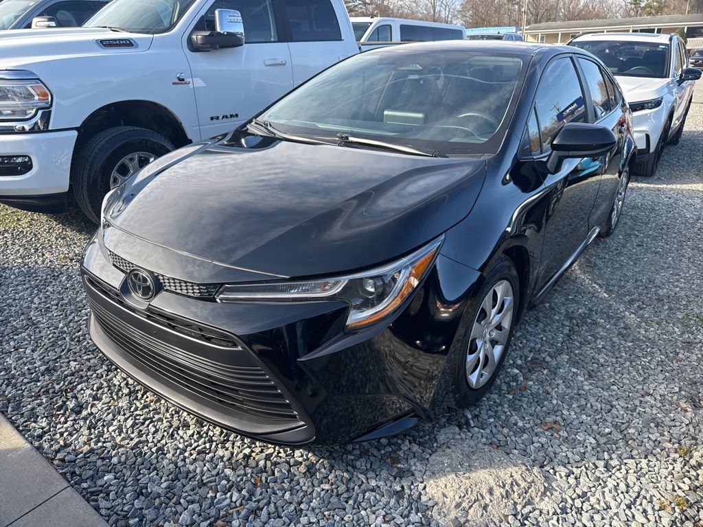 2023 Toyota Corolla LE's photo