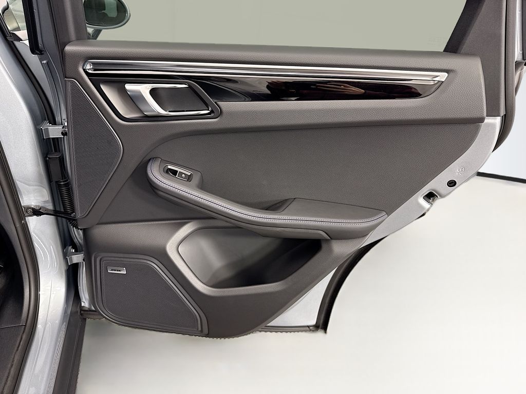 Thumbnail: 2026 Porsche Macan - 28