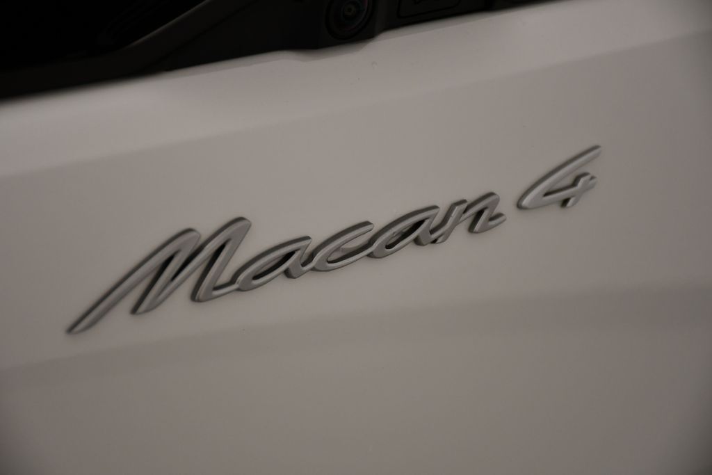 Thumbnail: 2025 Porsche Macan - 11