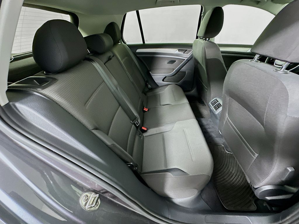 Thumbnail: 2016 Volkswagen Golf - 26