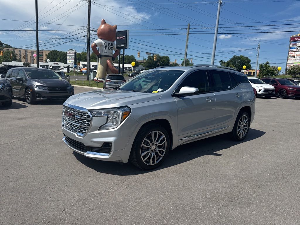 Used 2022 Silver GMC Denali image 3