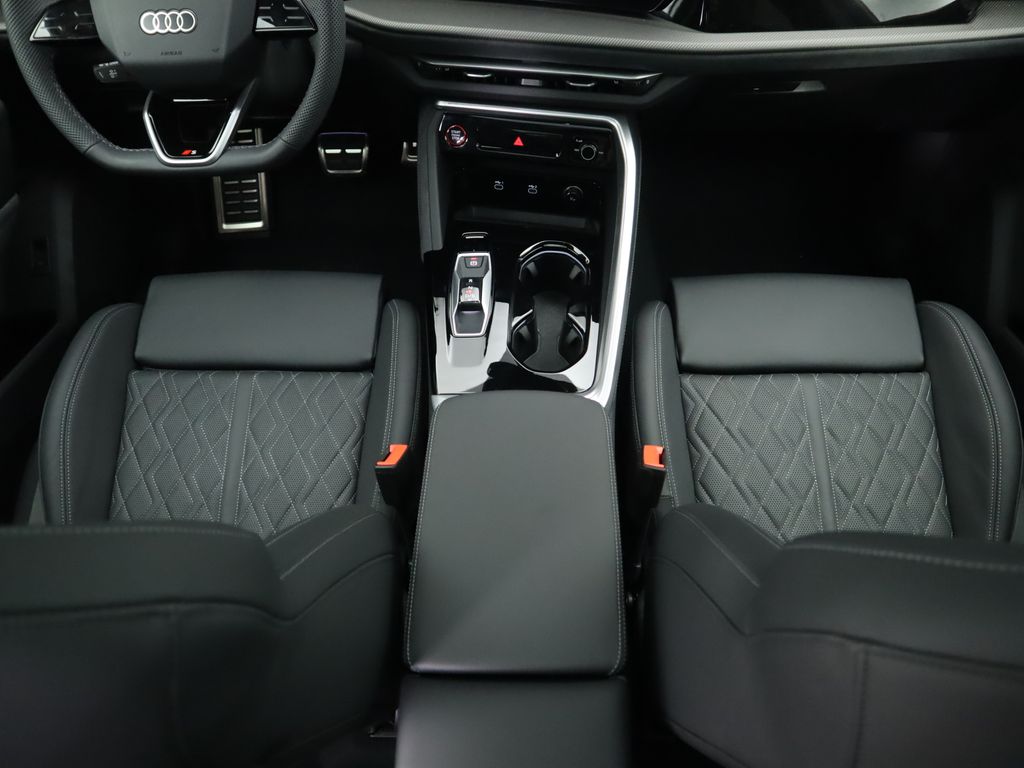 2025 Audi SQ5  18