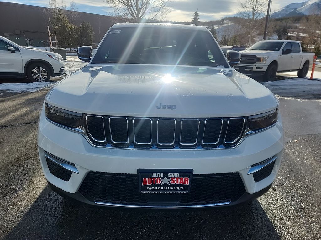 new 2025 Jeep Grand Cherokee car, priced at $47,990