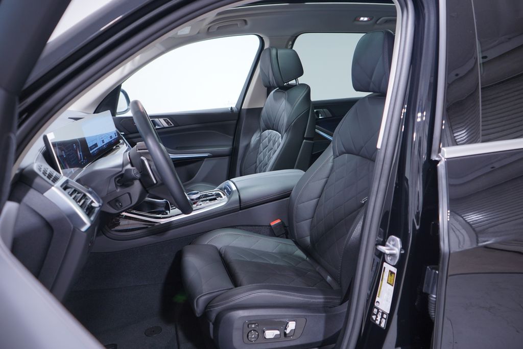 Thumbnail: 2025 BMW X7 - 7