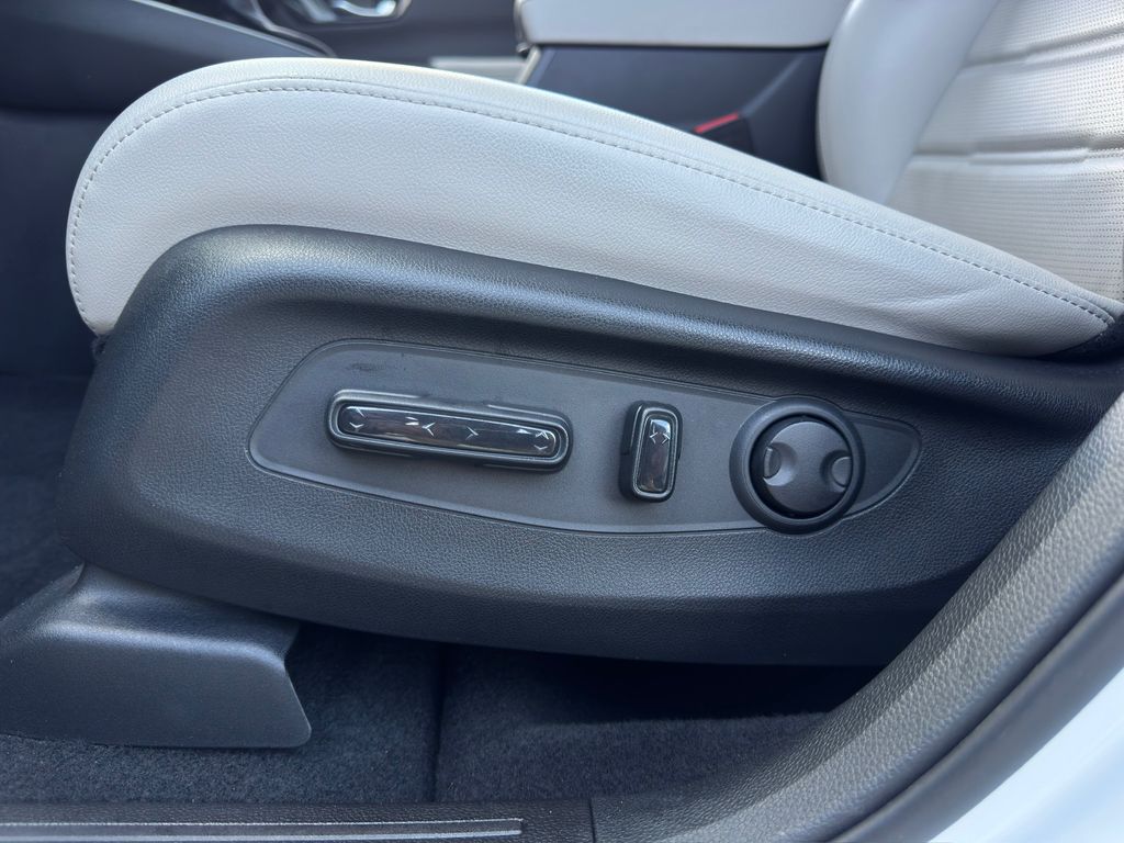 2024 Honda CR-V EX-L White at AutoSavvy Houston Northwest