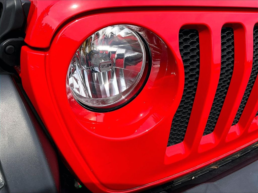 2023 Jeep Wrangler — photo 32